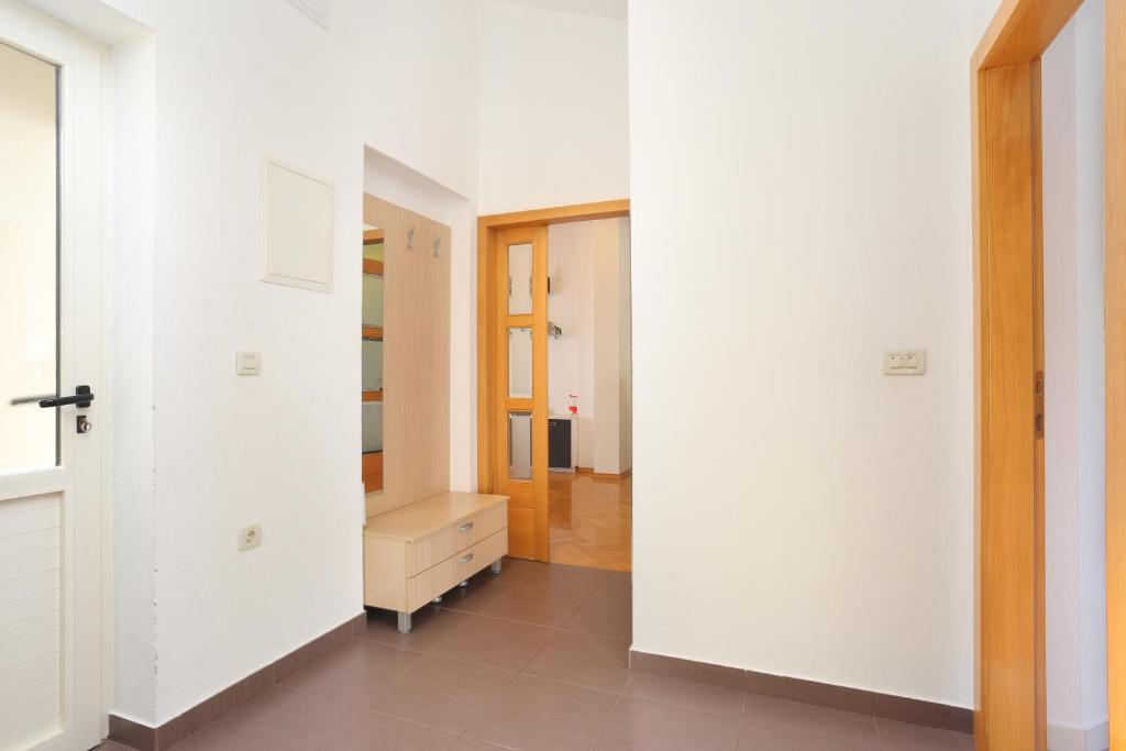 Fotografia z galérie ubytovania Apartments with a parking space Dugi Rat, Omis - 11443 v Dugi Rat