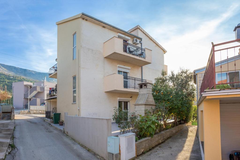 Fotografia z galérie ubytovania Apartments with a parking space Podstrana, Split - 20419 v destinácii Podstrana
