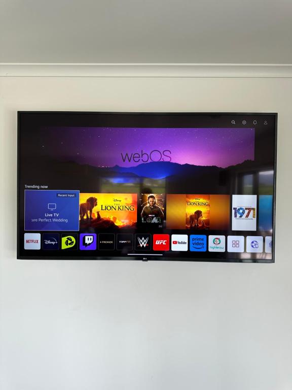 A Place in the Paddock - Resim 12