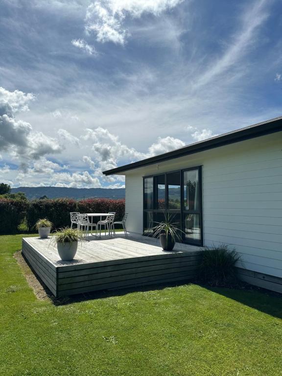 A Place in the Paddock - Resim 6