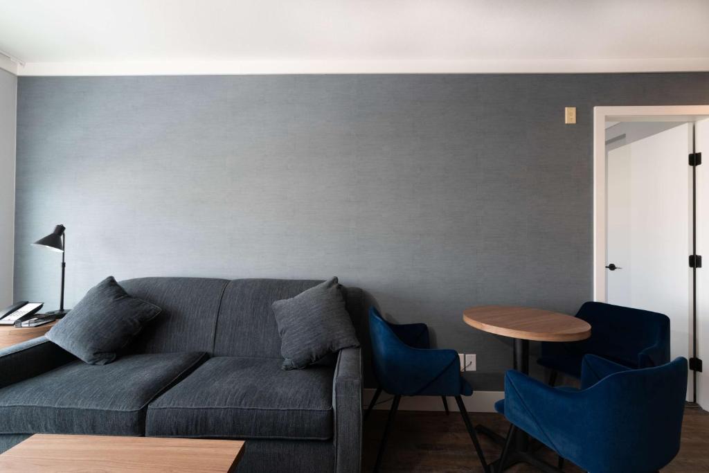 Posezení v ubytování Prestige Kamloops Hotel