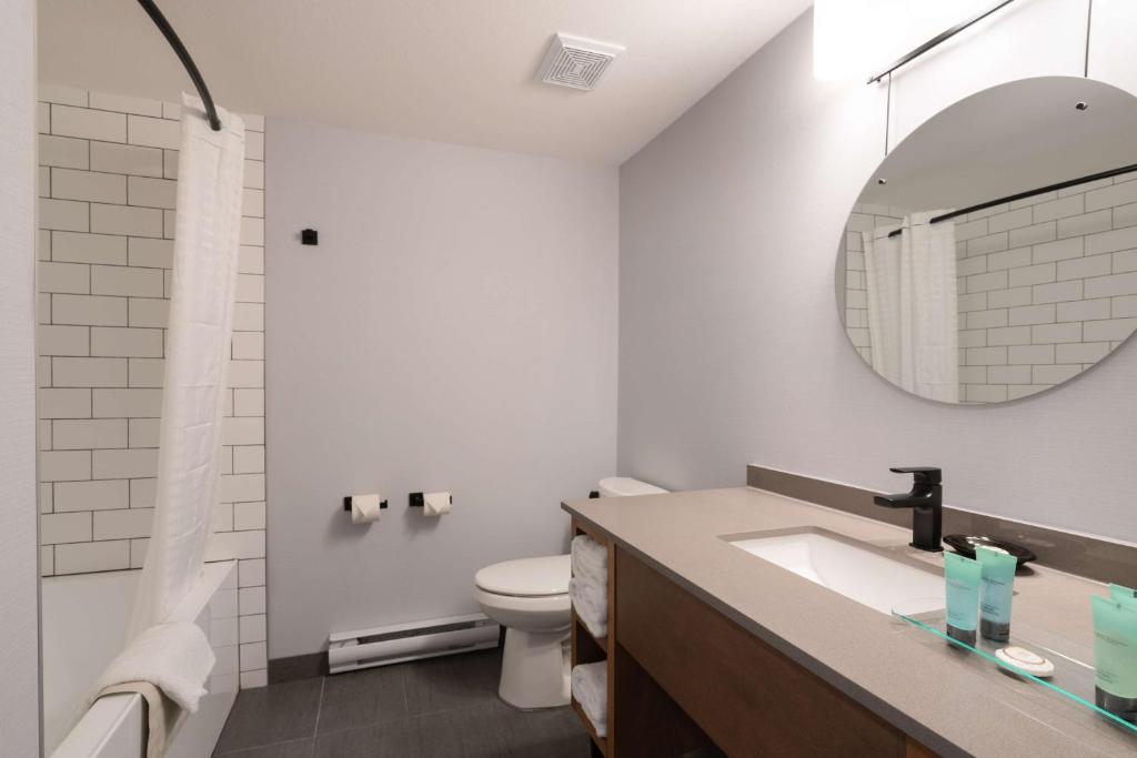 Koupelna v ubytování Prestige Kamloops Hotel