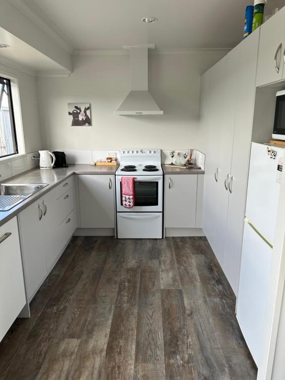 A Place in the Paddock - Resim 10