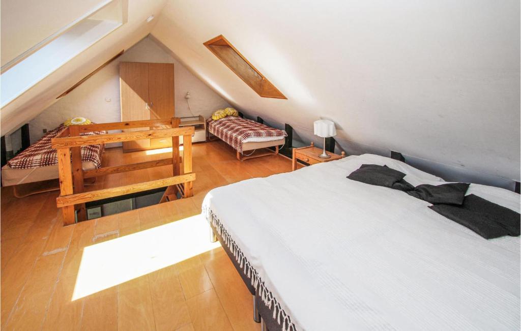 Postel nebo postele na pokoji v ubytování 1 Bedroom Gorgeous Apartment In Samsø