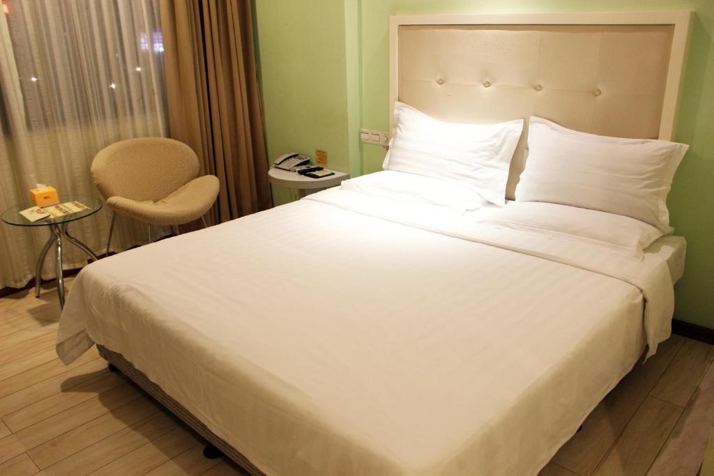 Postel nebo postele na pokoji v ubytování Shenzhen Green Oasis Hotel, Baoan