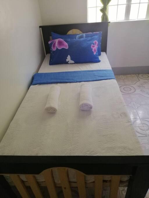 Postel nebo postele na pokoji v ubytování C&V Transient House