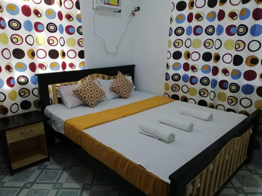 Postel nebo postele na pokoji v ubytování C&V Transient House