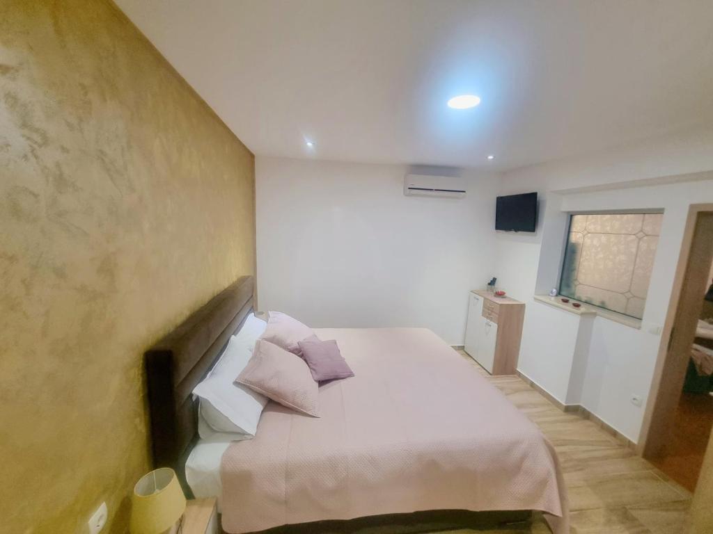 Postel nebo postele na pokoji v ubytování Apartments Luxury Oasis