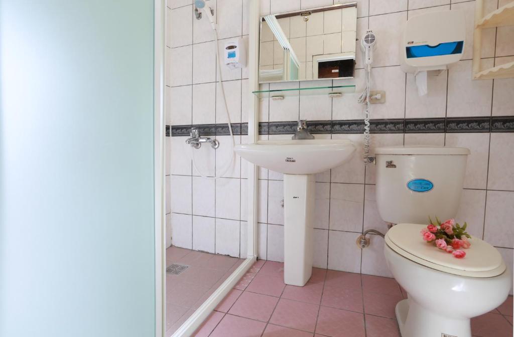 a bathroom with a toilet and a sink at Dongshan River Resort Farm in Wujie