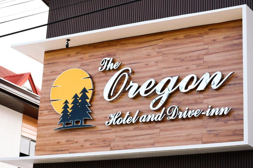 アンヘレスにあるThe Oregon Hotel and Drive-innの建物外装標識