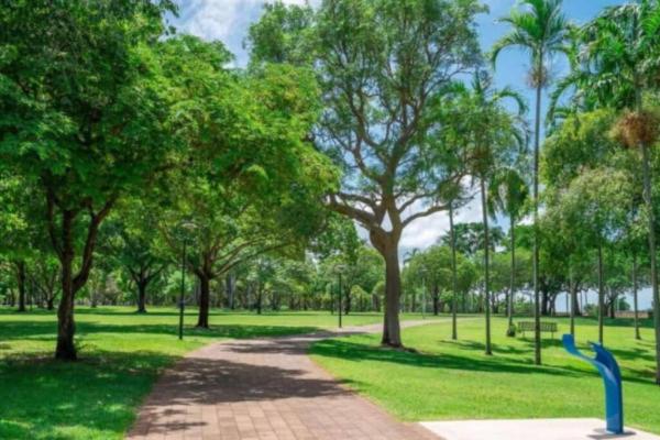 Giardino di ZEN CENTRAL Ambient 3BR Apt in the Heart of Darwin