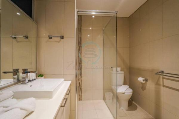 Bagno di ZEN CENTRAL Ambient 3BR Apt in the Heart of Darwin
