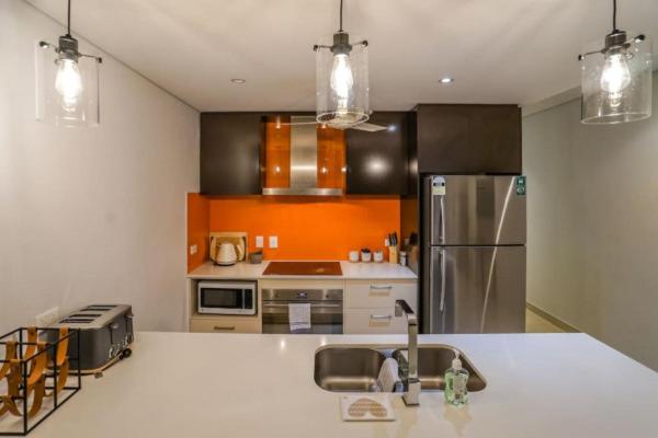 Cucina o angolo cottura di ZEN CENTRAL Ambient 3BR Apt in the Heart of Darwin