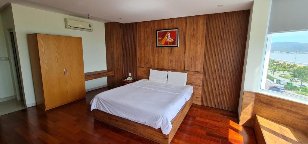 Giường trong phòng chung tại Ly Ky Hotel