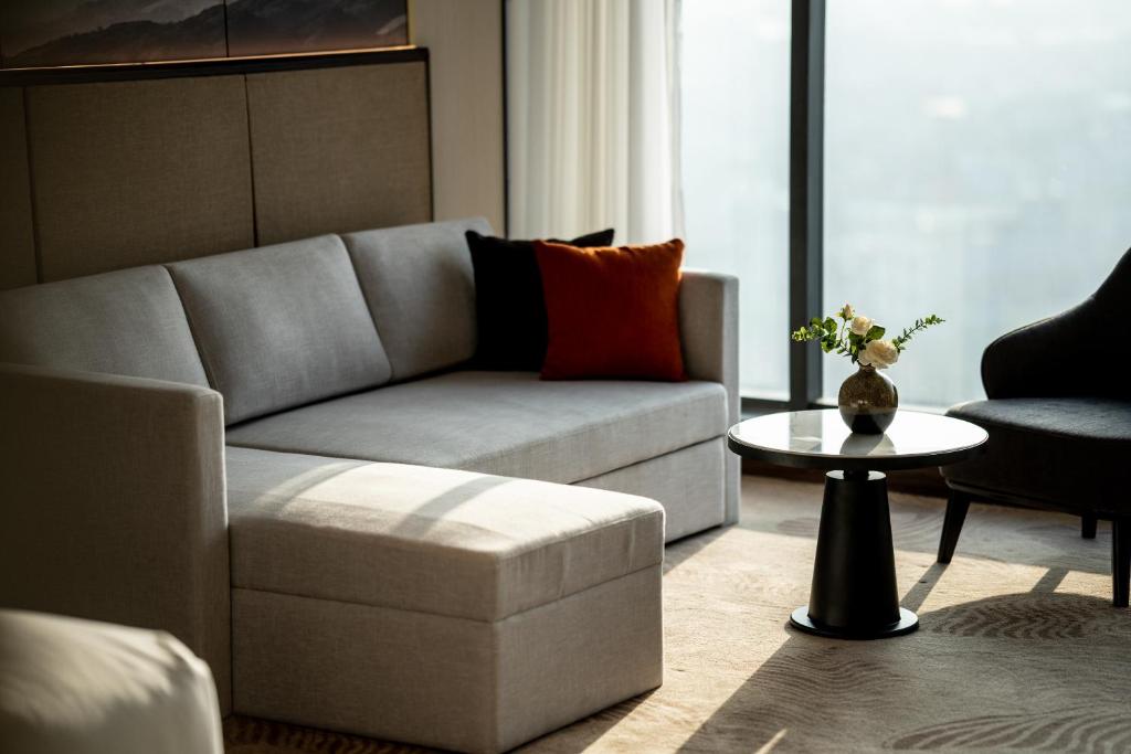 Crowne Plaza Vinh Yen City Centre, an IHG Hotel - Prime King Room Avec Un Accès Au Club
