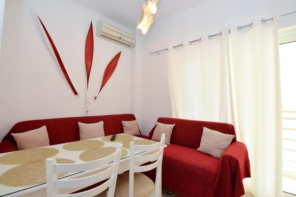 A seating area at Rubini City Apartment