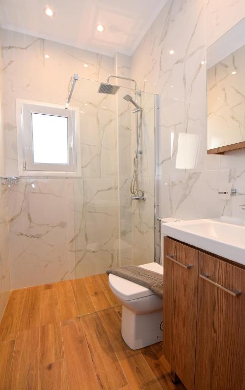 A bathroom at Rubini City Apartment