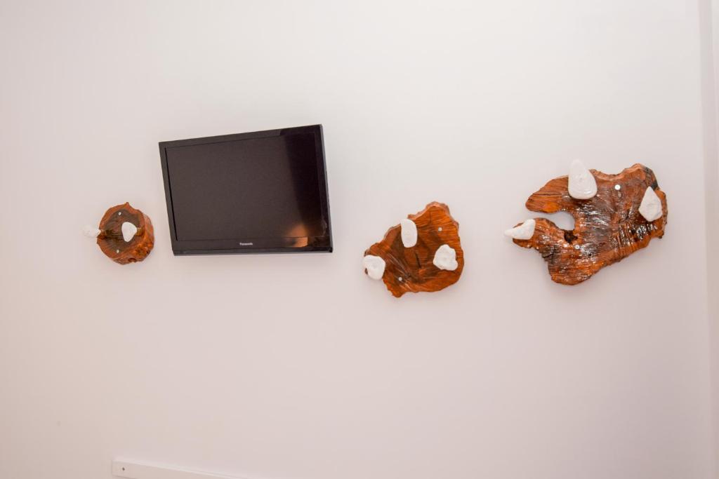 A television and/or entertainment centre at Rubini City Apartment