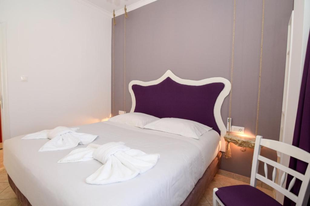 A bed or beds in a room at Rubini City Apartment