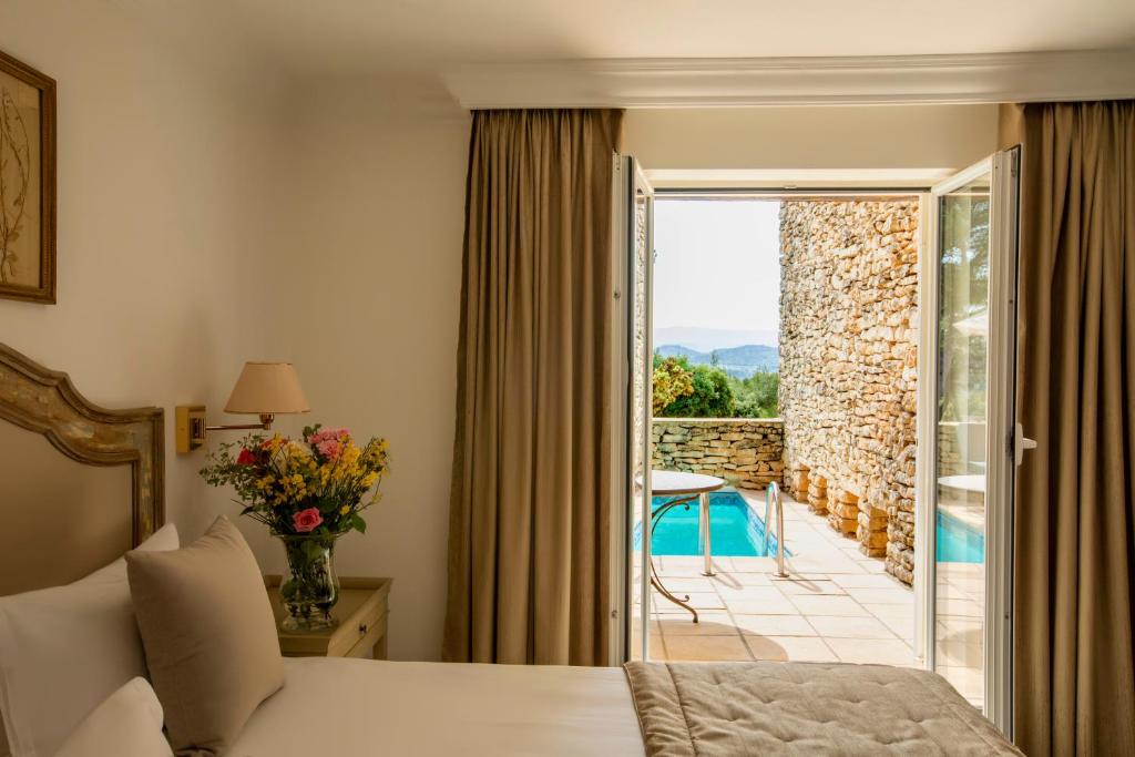 Bazén v ubytování Le Phébus & Spa – Relais & Châteaux nebo v jeho okolí