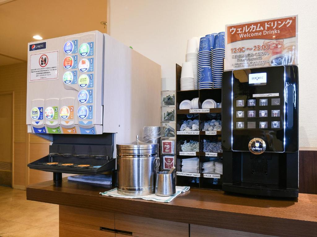 Příslušenství pro přípravu čaje a kávy v ubytování Vessel Hotel Kanda Kitakyushu Airport