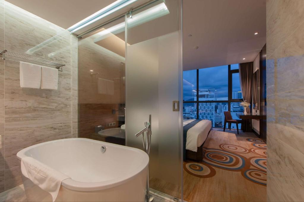 Suite Grand Có Giường Cỡ King Và Ban Công