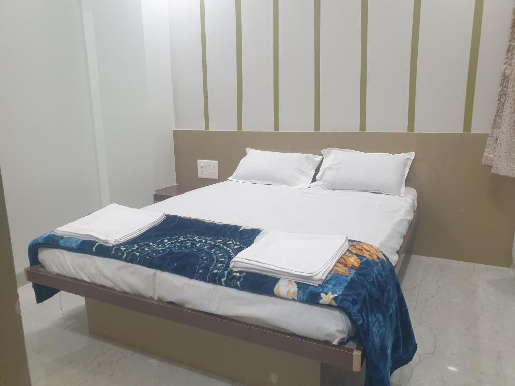 Giường trong phòng chung tại Hotel Taj Bi Plaza