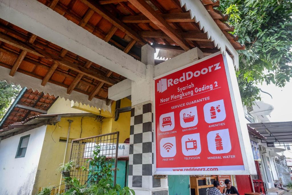 Certifikát, hodnocení, plakát nebo jiný dokument vystavený v ubytování RedDoorz Syariah near Plengkung Gading 2