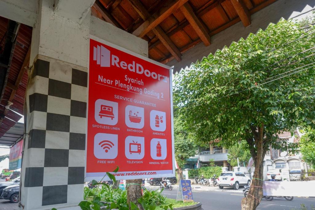 Certifikát, hodnocení, plakát nebo jiný dokument vystavený v ubytování RedDoorz Syariah near Plengkung Gading 2