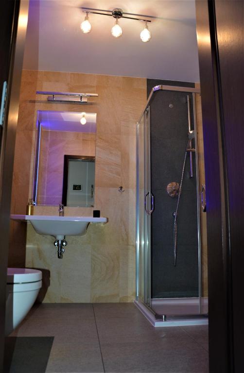 Koupelna v ubytování My Universe Energy Apartment Tęczowe Wzgórze