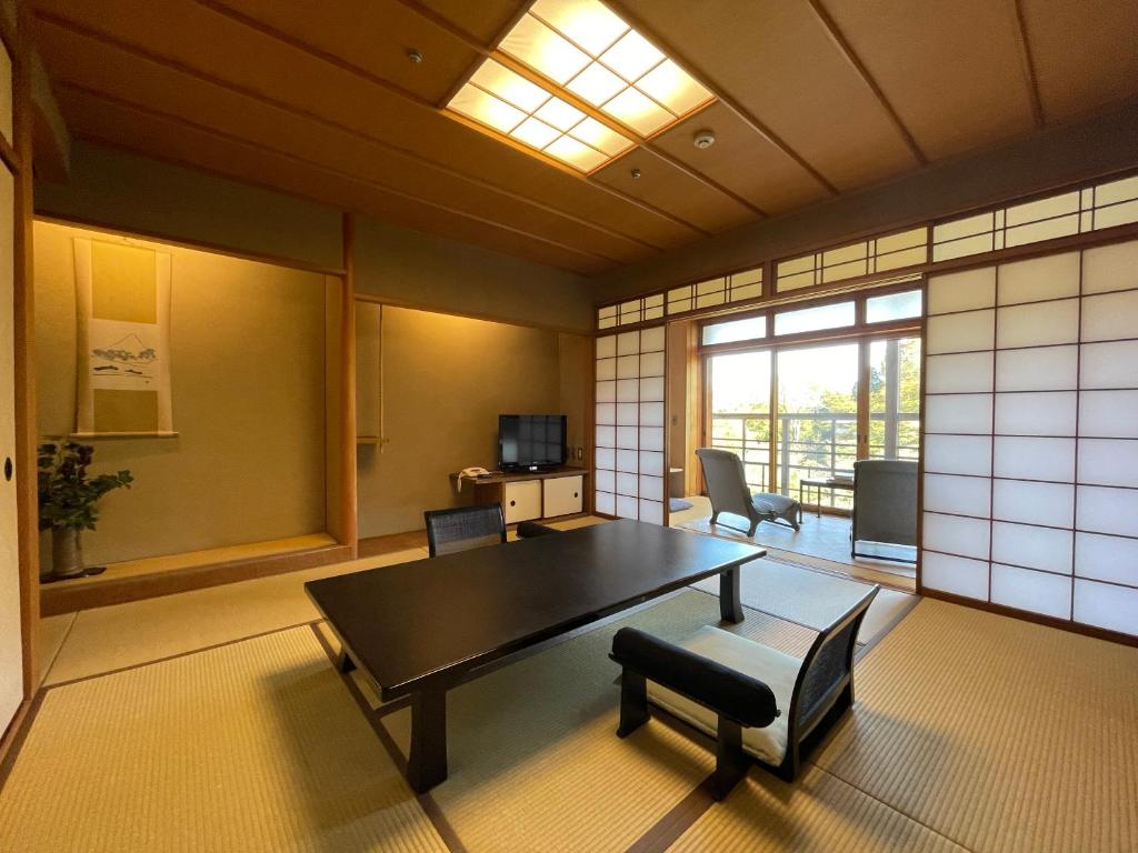 Gora Kadan - Japanese-Style Suite With Cypress Bath 