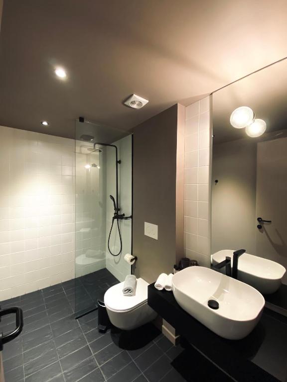Kúpeľňa v ubytovaní M17 Studios & Suites in the Heart of Athens