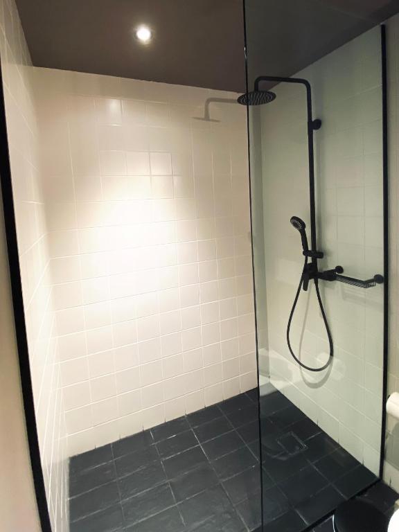 Kúpeľňa v ubytovaní M17 Studios & Suites in the Heart of Athens