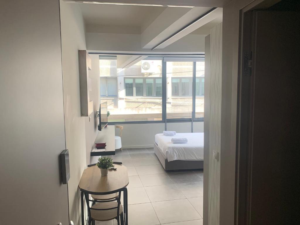 Posteľ alebo postele v izbe v ubytovaní M17 Studios & Suites in the Heart of Athens