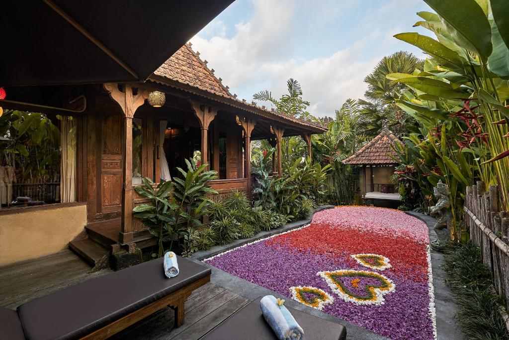 Kawan Antique Ubud Villa