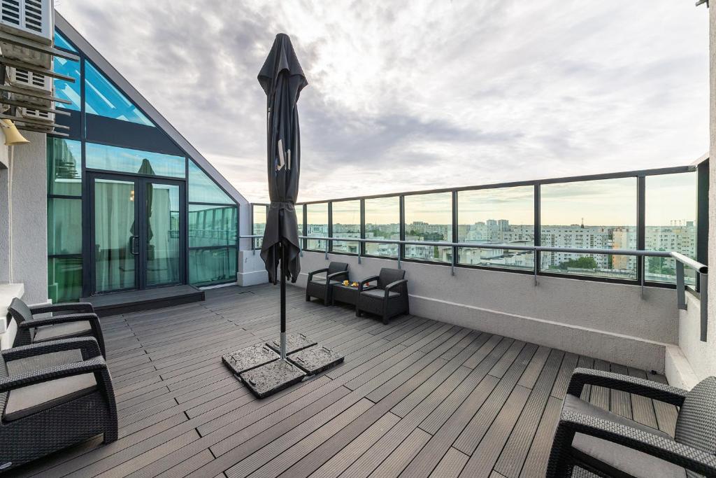 Holiday Inn Bucharest - Times, an IHG Hotel - King Suite With City View