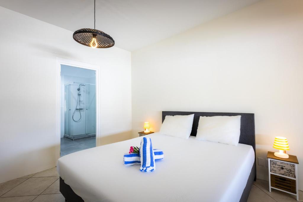 Postel nebo postele na pokoji v ubytování Spanish Water Marina Apartments