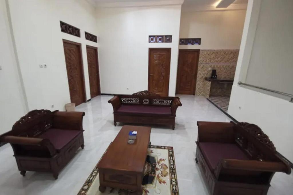 Area soggiorno di Griya Mataram Kotagede Mitra RedDoorz
