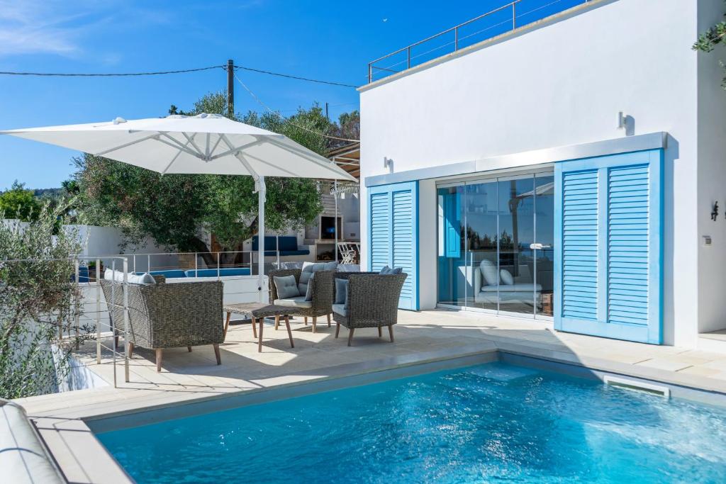 Photo de la galerie de l'établissement Villa Adria - Vista Mare con Piscina e Terrazza privata, à Gagliano del Capo