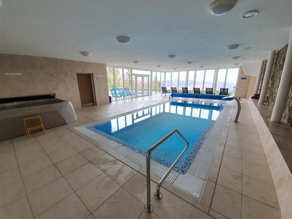 Bazén v ubytování Wellness hotel Chata Jana nebo v jeho okolí