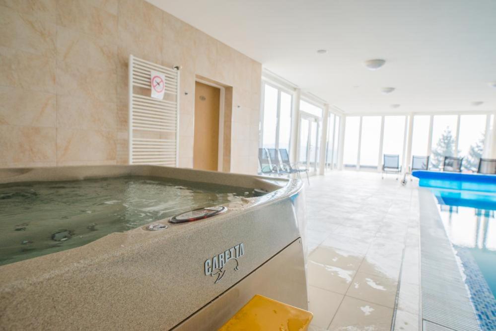 Bazén v ubytování Wellness hotel Chata Jana nebo v jeho okolí