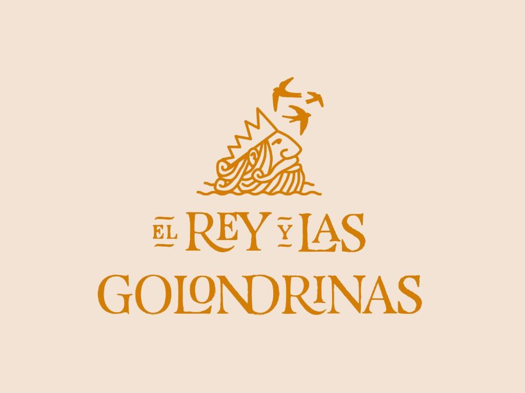un logo de una montaña con un pájaro encima de ella en Cabaña El Rey y las golondrinas en Lago Puelo