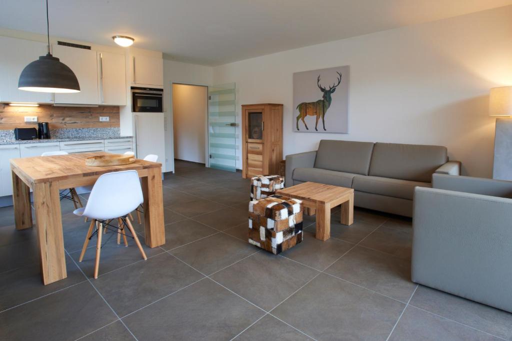 A kitchen or kitchenette at Ski & Golf Suites Zell am See by Alpin Rentals - incl Summercard