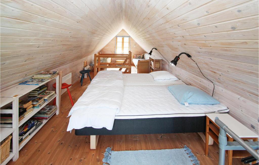 Postel nebo postele na pokoji v ubytování Amazing Apartment In Samsø With 1 Bedroom