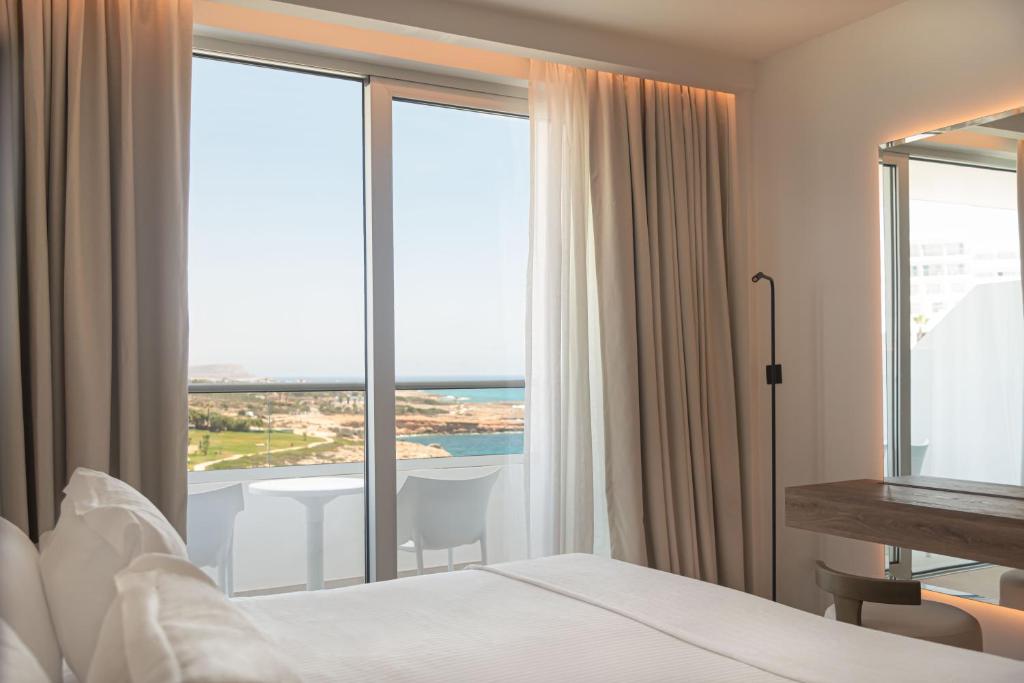 Grecian Sands Hotel - 