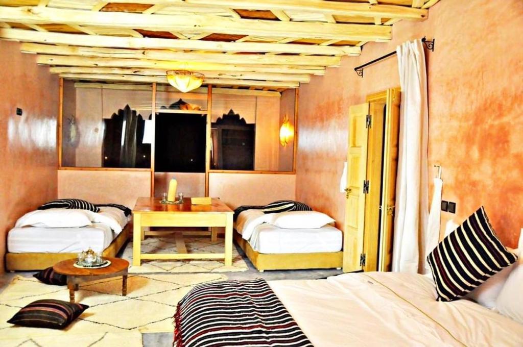 Postel nebo postele na pokoji v ubytování Chateau Imilchil