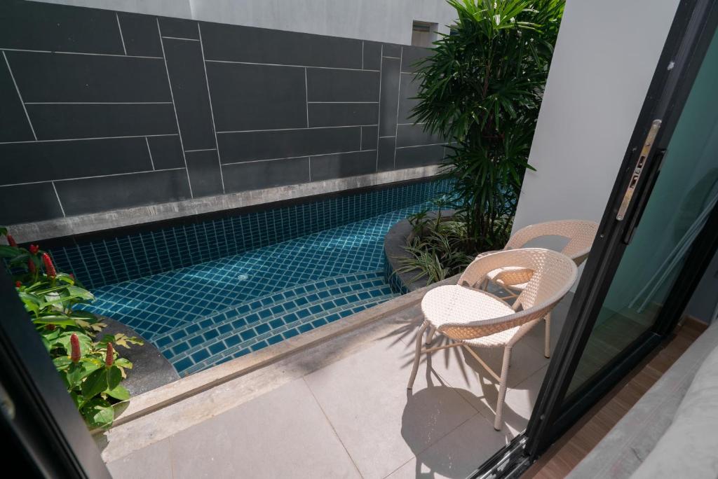 
One Bedroom Deluxe Pool Access
