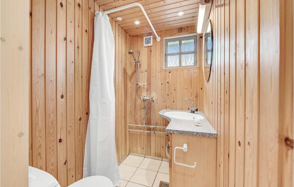 Koupelna v ubytování A Stunning Home In Otterup With 3 Bedrooms And Wifi