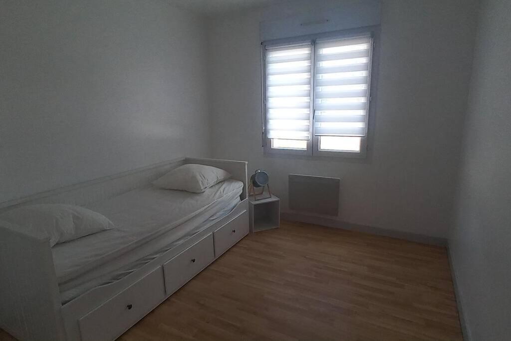 Posteľ alebo postele v izbe v ubytovaní Maison de vacances à Erquy