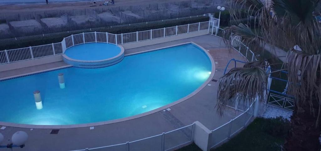Basen w obiekcie Appart Frontignan sur la plage, piscine, wifi, tv, Netflix lub w pobliżu